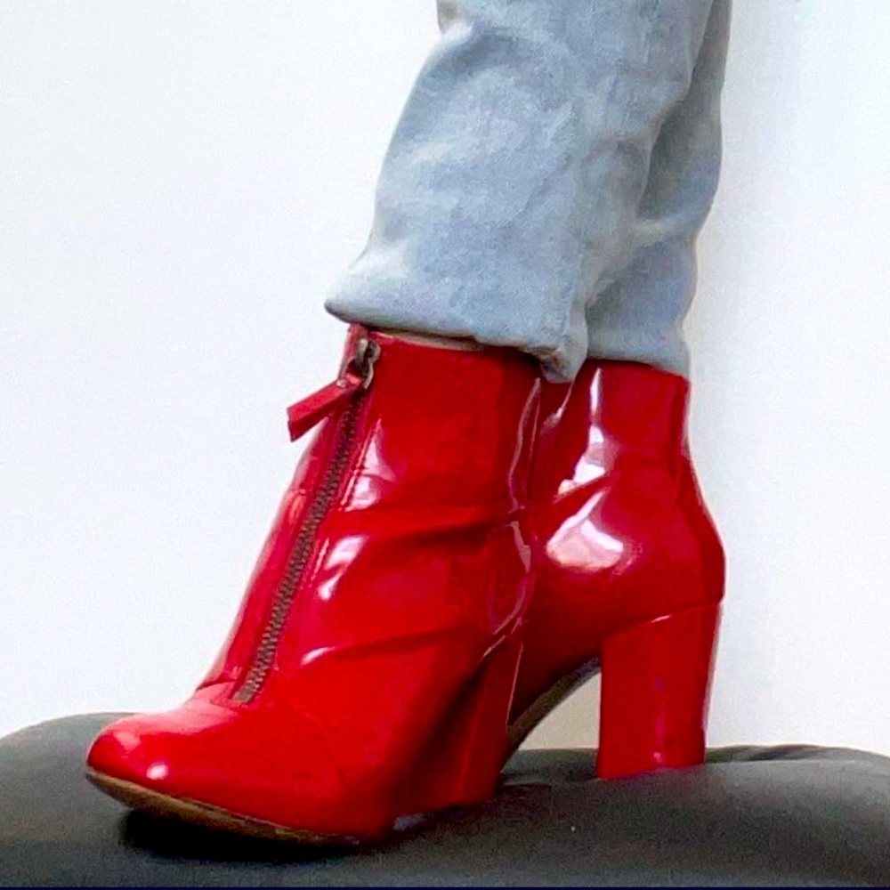 Tahari red patent Leather Ankle Boots